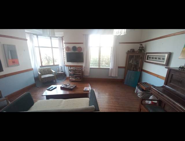 3 BEDROOM FREEHOLD FOR SALE IN GLENWOOD